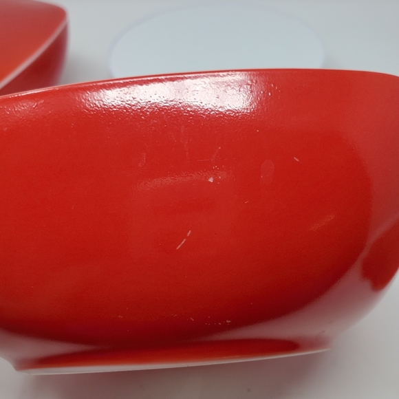 VTG Pyrex Red Square Hostess Bowls w/ Lids; 525 2.5qt. and 515 1.5qt - Picture 6 of 7